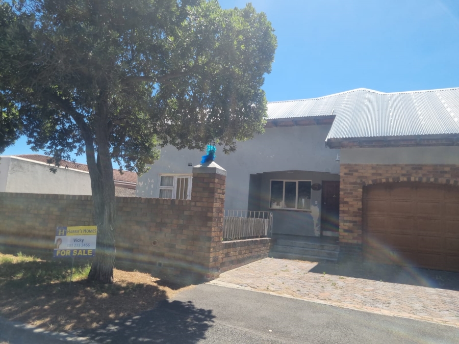 4 Bedroom Property for Sale in Elfindale Western Cape